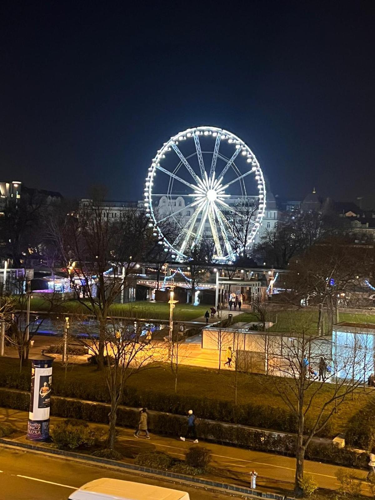 Big Wheel Panoramica Apartment Budapest Esterno foto